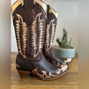 CIRCLE G BY CORRAL Ladies Cognac Studded Overlay Western Boots Narrow